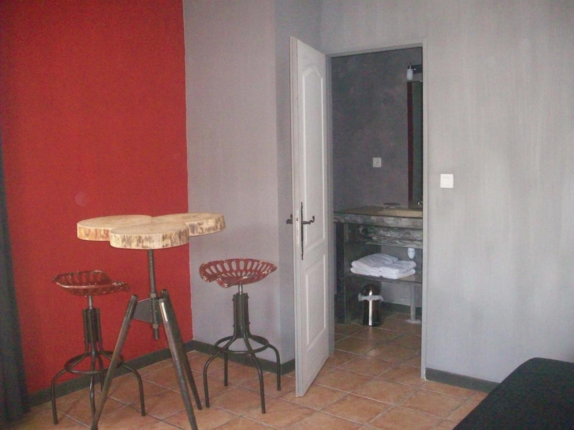 Studios Et Gite La Sauvasse Vagnas Habitación foto
